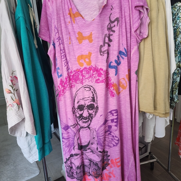 Magnolia Pearl Pink Graphic Maxi Dress. Taking Offers:) - Picture 1 of 6